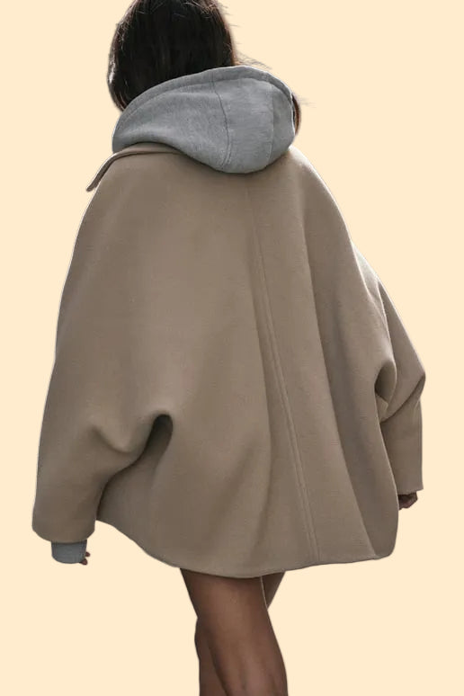 Chic, elegant women's coat with a short, fitted fit